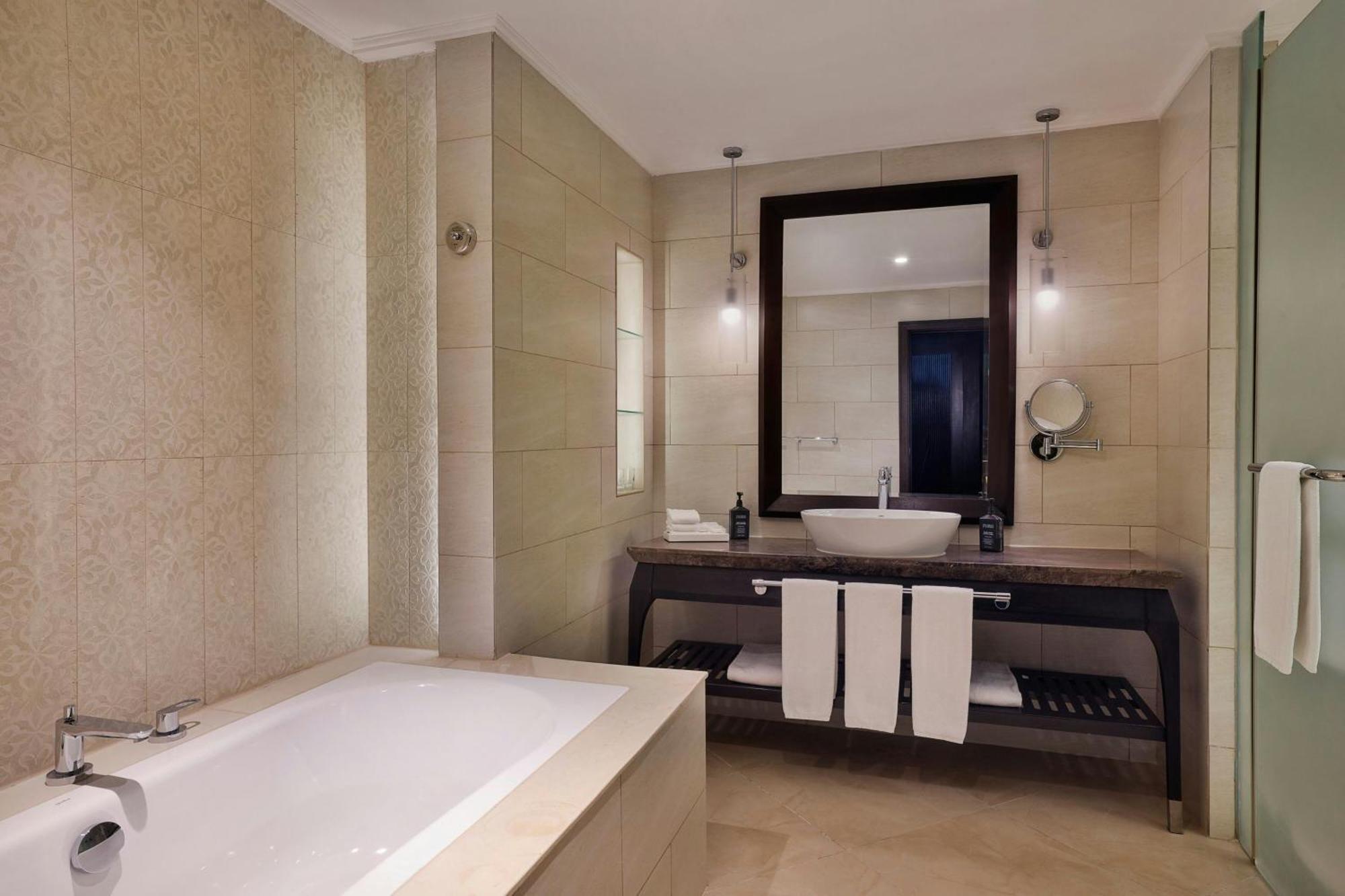 Sheraton Sharjah Beach Resort And Spa Zewnętrze zdjęcie